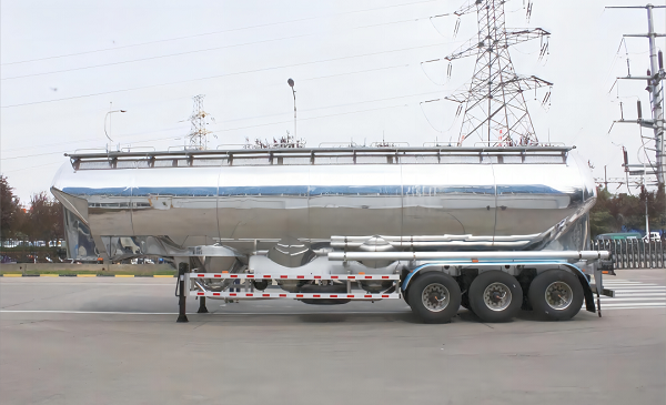 鋁合金立式粉罐半掛車的優(yōu)勢都有哪些? 鋁合金立式粉罐半掛車的優(yōu)勢都有哪些?