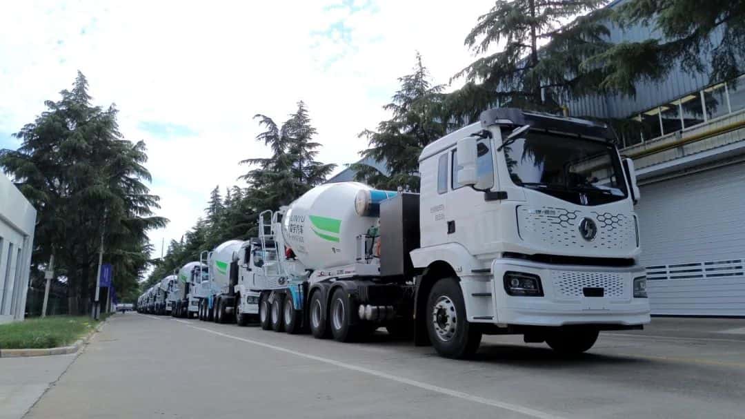 “多拉快跑”利器！中集車輛20臺(tái)EV·DTB半掛攪拌車挺進(jìn)大灣區(qū)