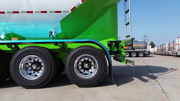 【精彩視頻】面粉運輸車 【精彩視頻】面粉運輸車