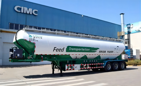 大容量飼料運輸罐車的特點和優勢都有哪些? 大容量飼料運輸罐車的特點和優勢都有哪些?